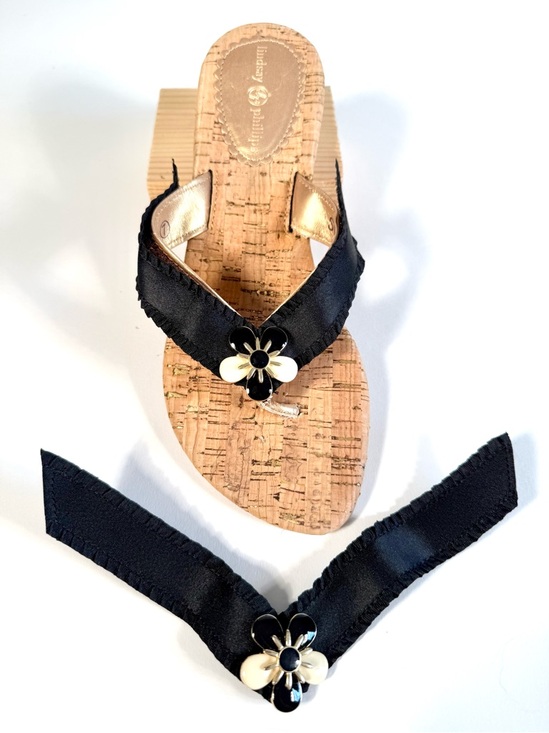 lindsay phillips Accessories - Lindsay Phillips SwitchFlops Black Cream Flower Interchangeable Straps Sz M